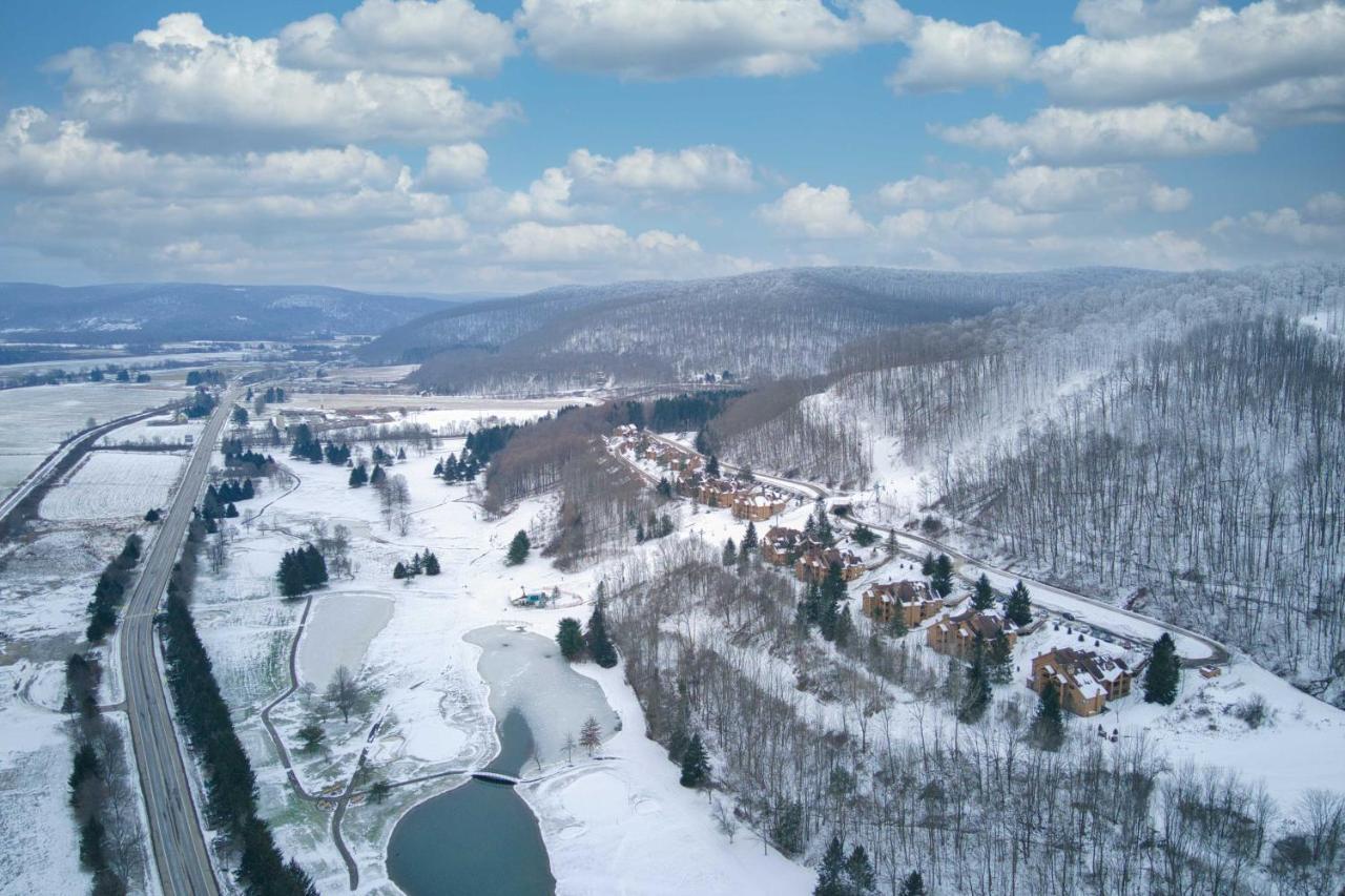 Ski-Inandout And Golf Condo With Aandc At Holiday Valley! Ellicottville Luaran gambar